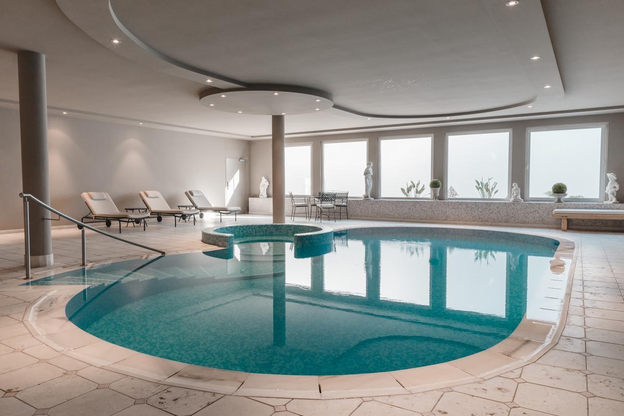 Hotel Tiefenbrunn Gardensuites & Breakfast Lana Ngoại thất bức ảnh
