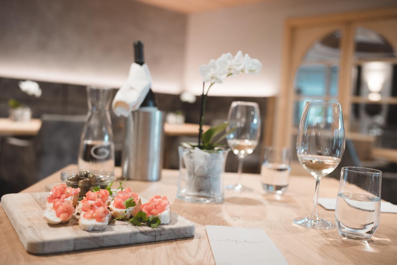 Hotel Tiefenbrunn Gardensuites & Breakfast Lana Ngoại thất bức ảnh